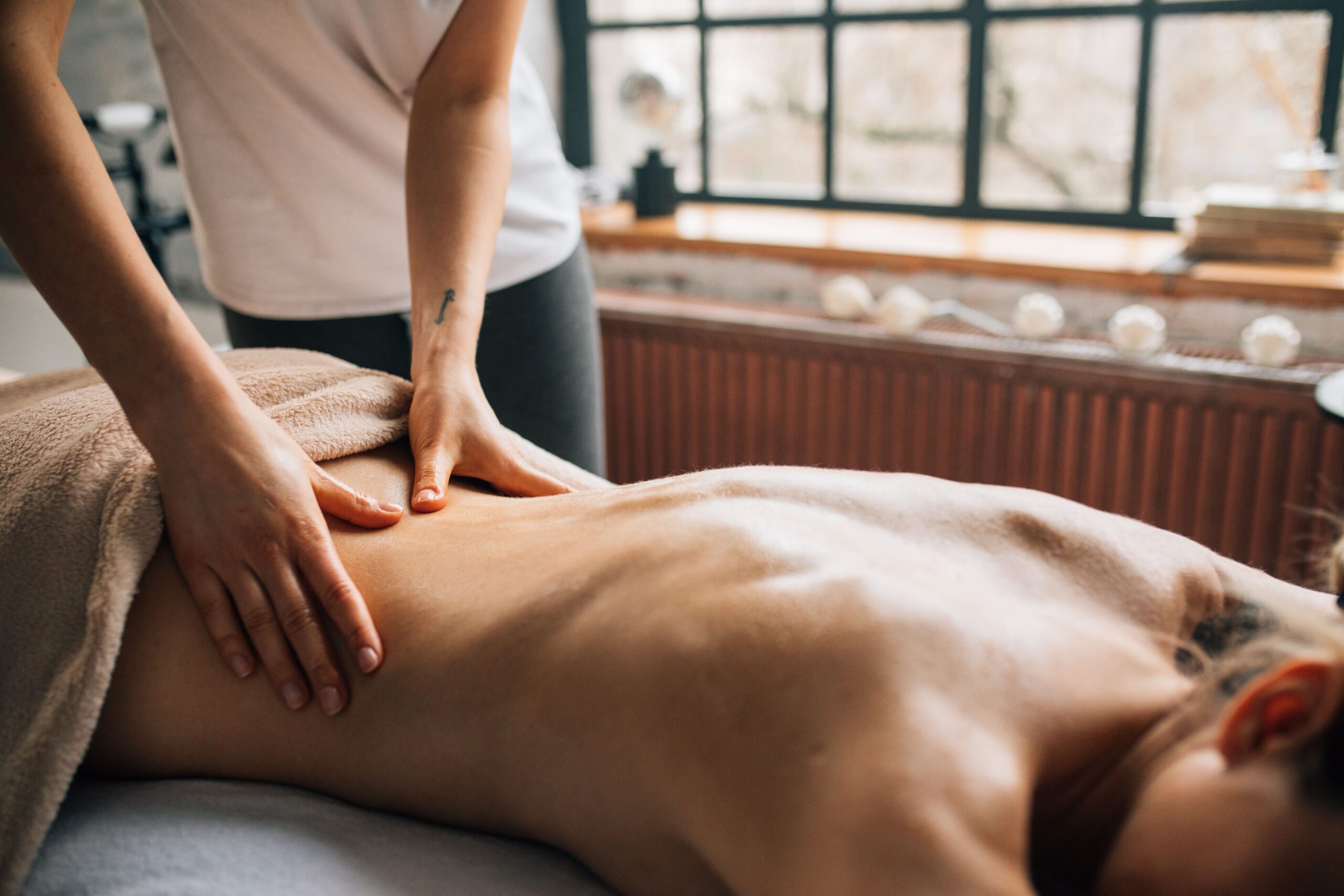 Relaxing picture of Swedish massage